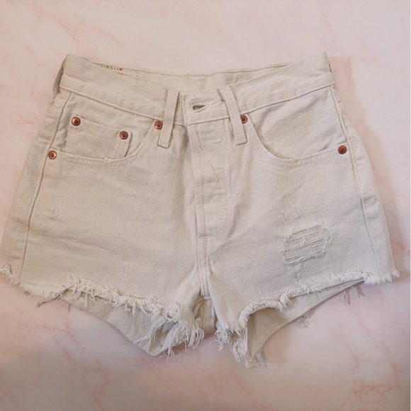 COPY - Levis 501 distressed shorts (beige, size 25) - Picture 3 of 5
